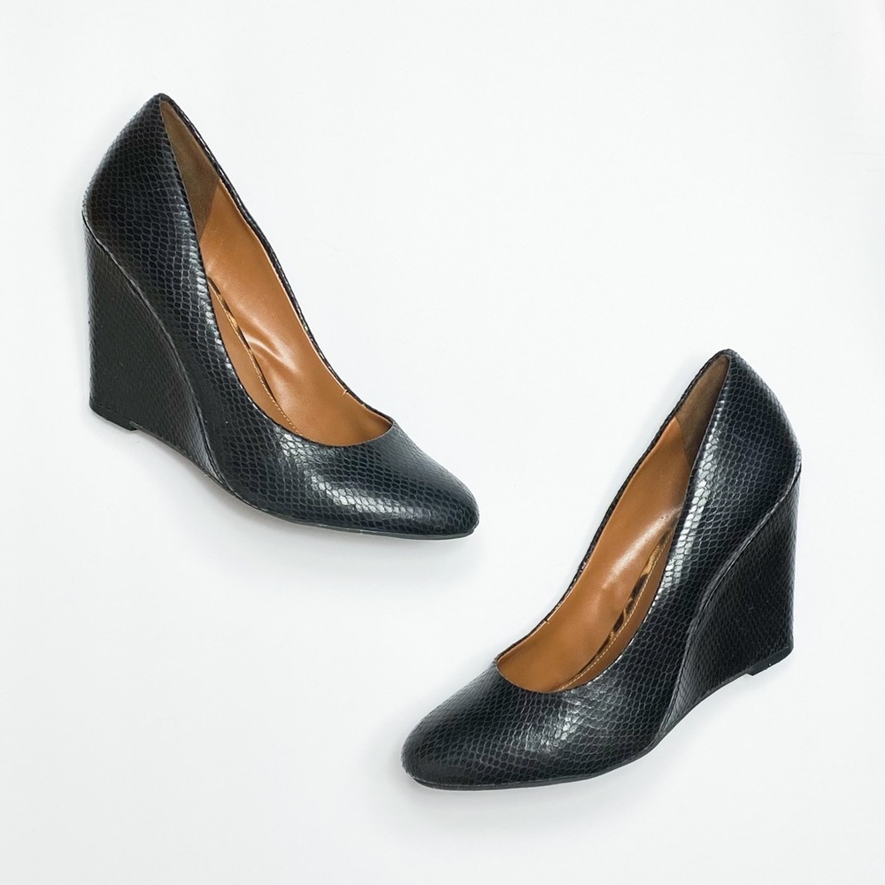 Banana Republic Snakeskin Print Wedge Shoe size 9